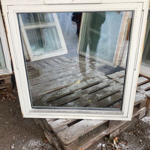 Toppsving H-vinduet 109x109 cm hvitmalt selges (20 stk)
