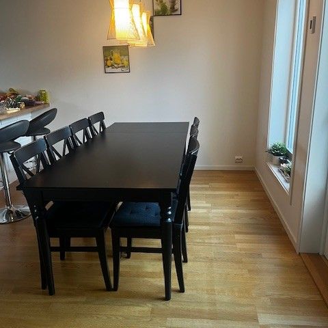 Dining Table for 6 (Extendable to 8 )