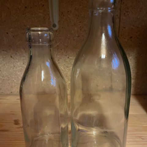 Melkeflasker - 1 liten og en stor