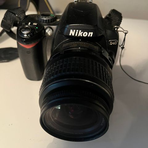 Speilreflekskamera Nikon D40 med ekstern blitz