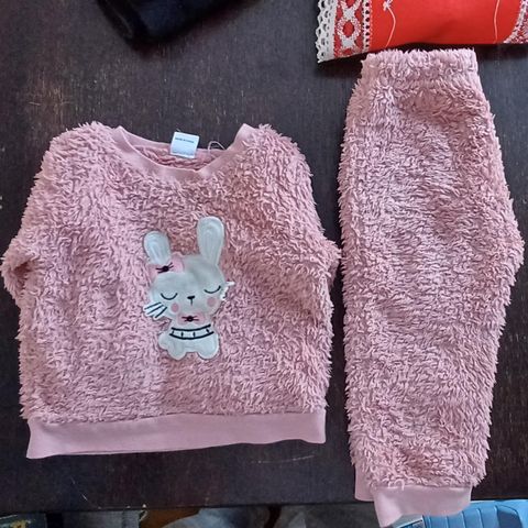 Mykt og varmt Fleece sett i Rosa med kanin