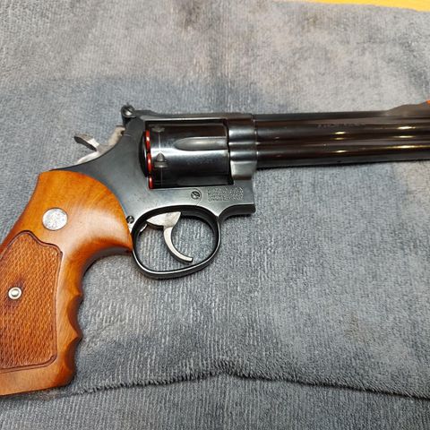 Smith & Wesson 586 med 6" løp