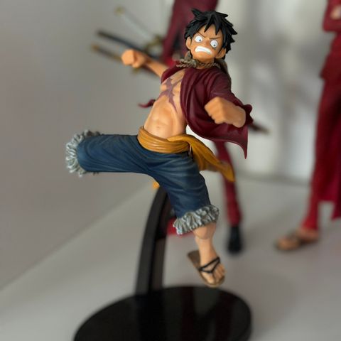 Luffy - flying punch