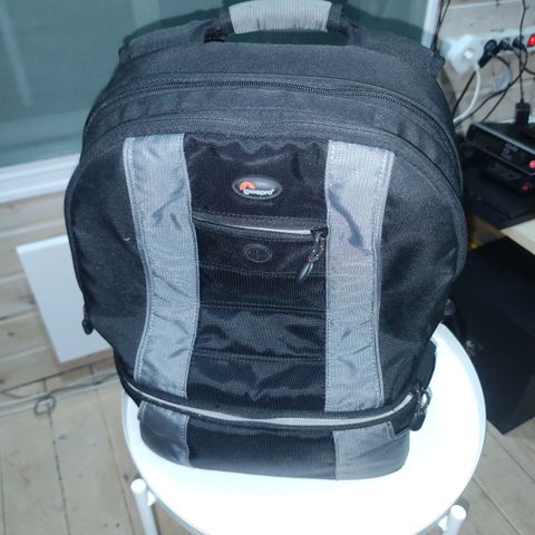 Lowepro camera back pack, super good condition