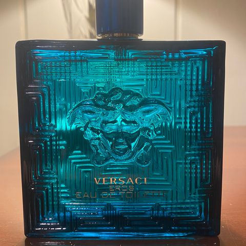 Versace Eros EDT 200 ml, aldri blitt sprayet eller testet