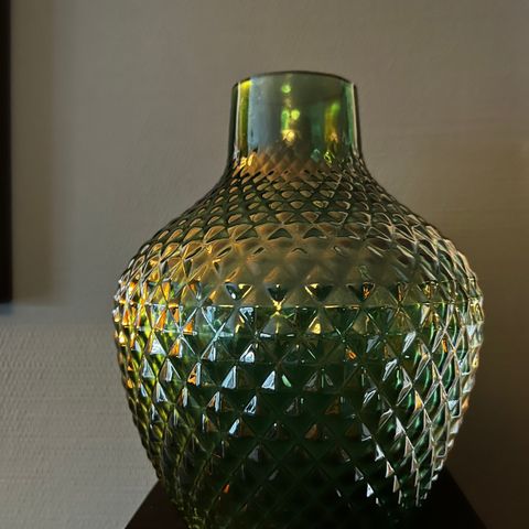 Dyp grønn vase