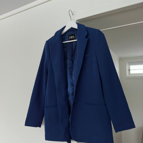 Blå blazer fra Zara str. xs