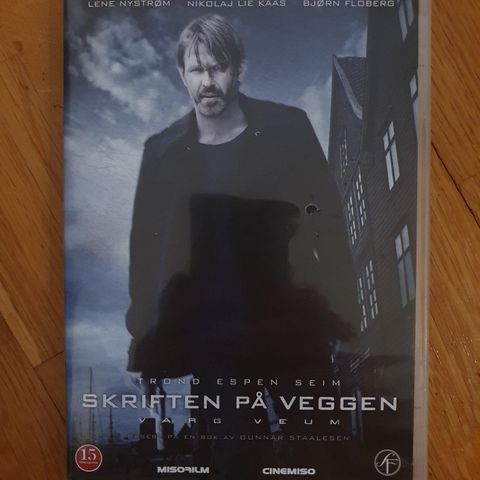 VARG VEUM " Skriften på veggen "