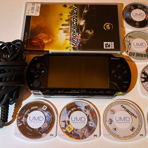 sony psp med 5 spill, 3 filmer og lader