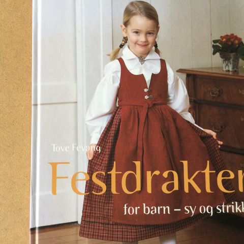 Sy og strikk festdrakter barn. Ubrukte mønsterark