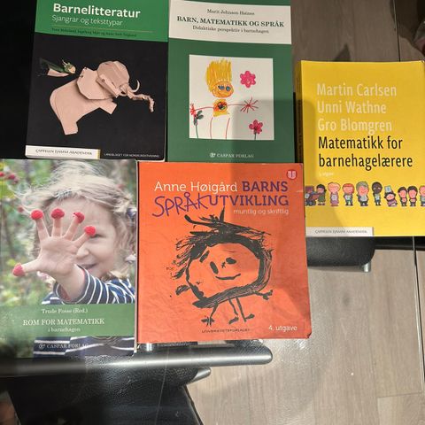 Pensumbøker til Barnehagelærer utdanning i STM101