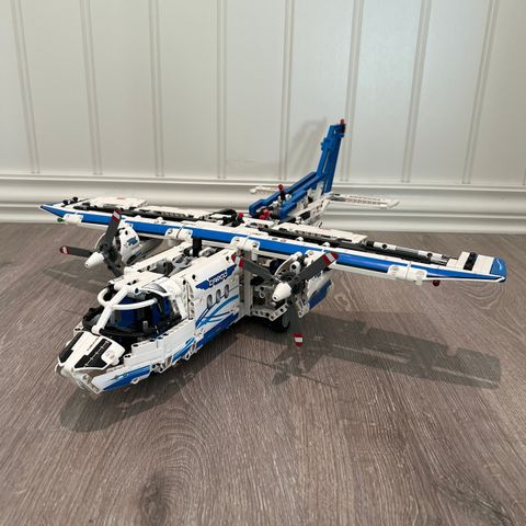 Cargo Plane 42025 lego technic