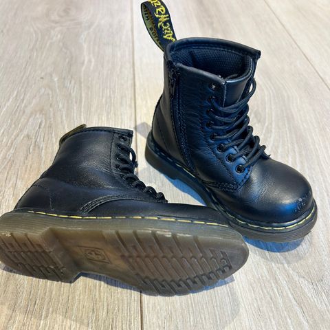 Dr. Martens Boots • str. 22