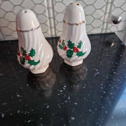 Jul-Salt og pepper sett i Kristorn selges.