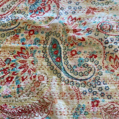 Flott, nyere putetrekk i kantha quilt. Alle annonser: 3 for 2.