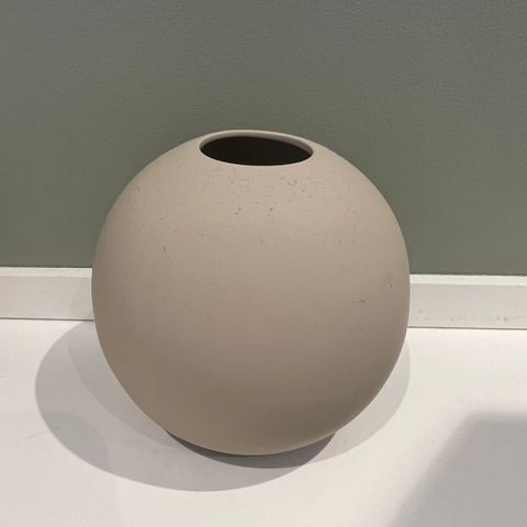 Cooee vase