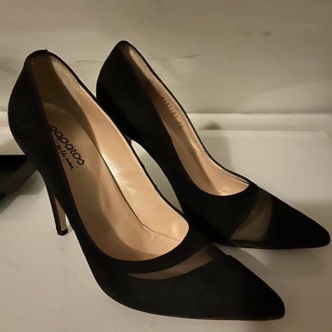 Flotte nye pumps str 40 fra Sapatos selges