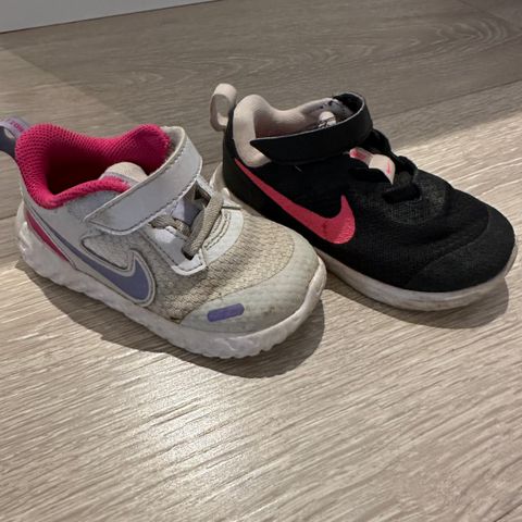 2 par Nike sneakers str 23,5