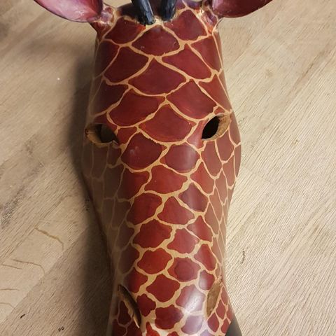 Afrikansk maske giraff lengde ca 36 cm