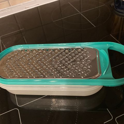 Kjekk tupperware rasp m oppsamler