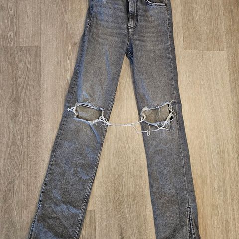 Pent brukte  jeans selges