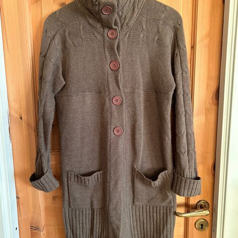 Cardigan - Strikket  jakke. (M)