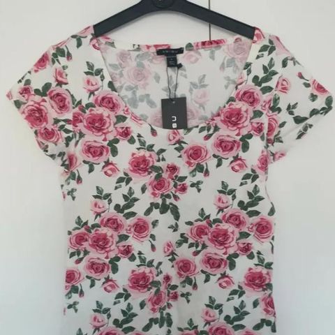 AMISU T- skjorte floral rose print str XL