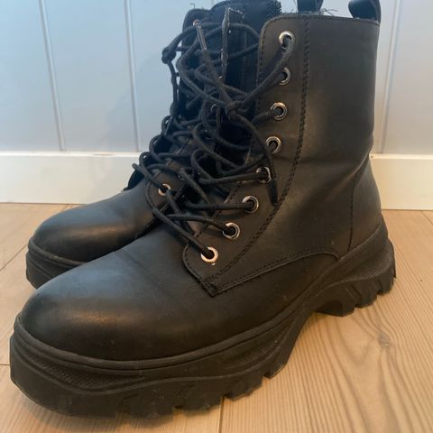 snøreboots fòret str 39