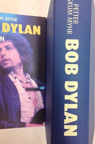 BOB DYLAN, JEG ER EN ANNEN. 2011. Forlaget Historie & Kultur. Petter F. Myhr.