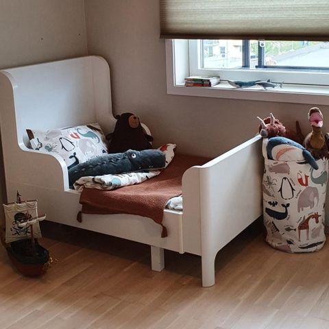 Busunger seng fra Ikea + Nattsmyg