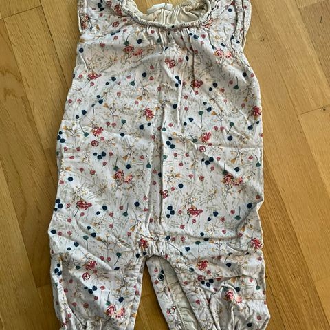 kortermet «jumpsuit» i str. 68