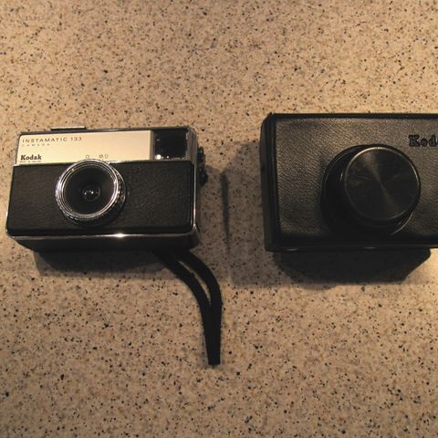 2 Kameraer,kamerabag og fotoramme selges