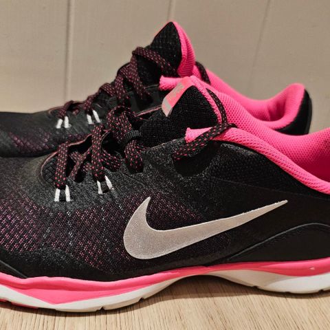 Nike flex TR 5 treningssko i str 40,5