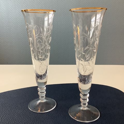 2 stk. Champagneglass/ Stettglass med gullkant