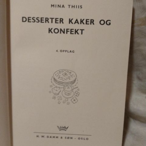 Kokebok 3 av Mona Thiis, fra 1950, desserter, kaker og konfekt