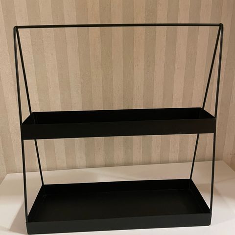 Regnar Tiered Tray Svart Hylle (38 cm x 13 cm x 40 cm)