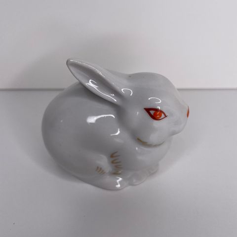 Porselens figur kanin / hare (7.2 cm høy x 8 cm)