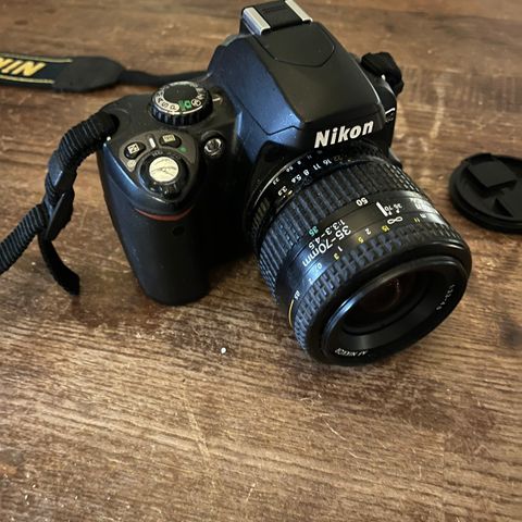 Nikon D40 med Nikkor 35-70mm objektiv og bæreveske