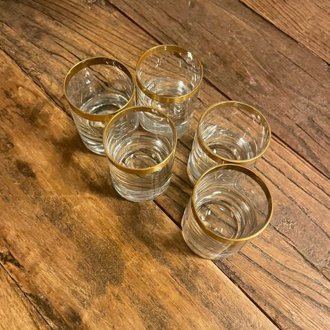 Fem snaps/shotglass med gullkant
