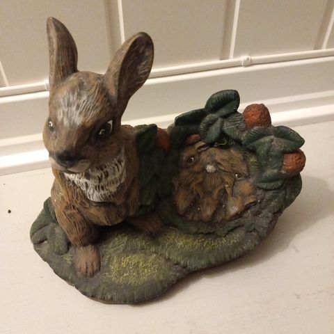 Nydelig kaninfigur i keramikk