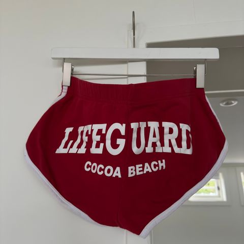 Rød lifeguard shorts str. s