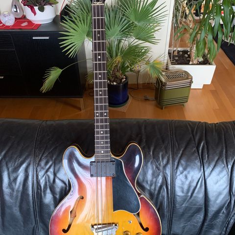 Gibson EB-2 halvakustisk bassgitar