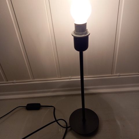 Bordlampe uten lampeskjerm