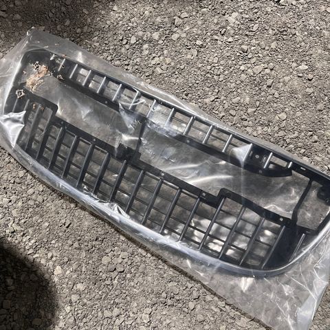 Grill peugeot 4007