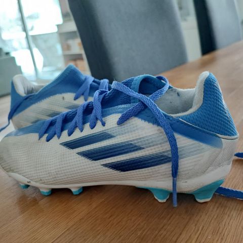 Adidas fotballsko str 37 1/3