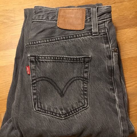 Levi’s High Loose Taper Jeans str 27. Dame.