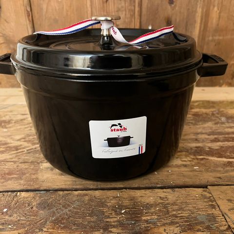 Staub Cocotte 4,8 liter, svart blank emalje selges, ubrukt