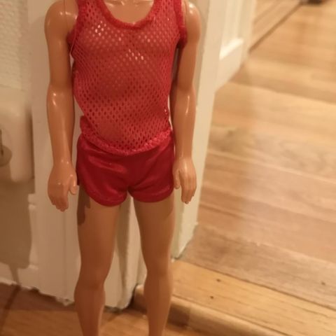 Ken (Mattel) med klede