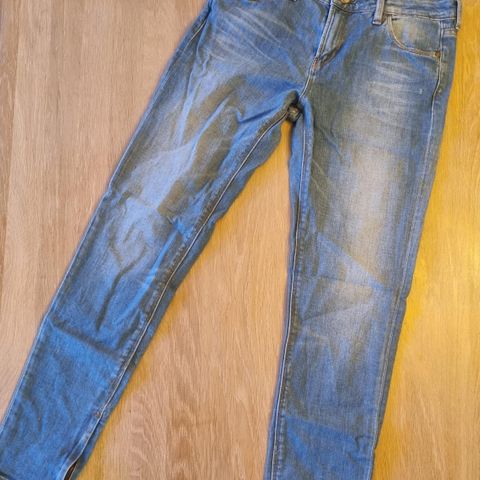 Jeans fra Guess str 27/30