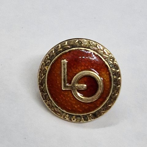 LO-pin i 925 forgylt sølv og emalje